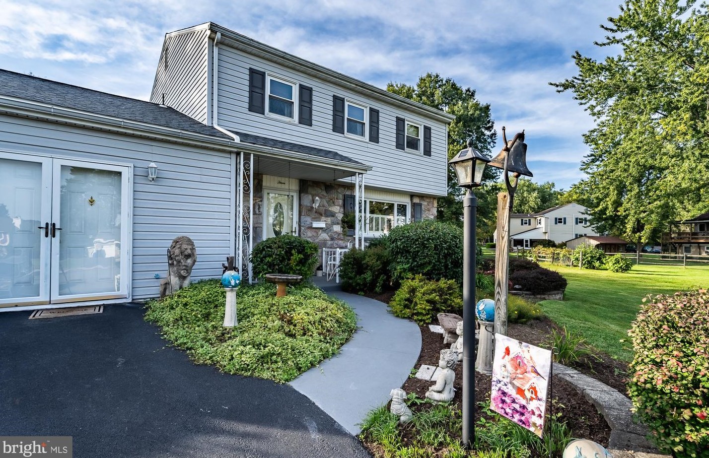 3 Terry Ct, Douglassville, PA 19518-1534