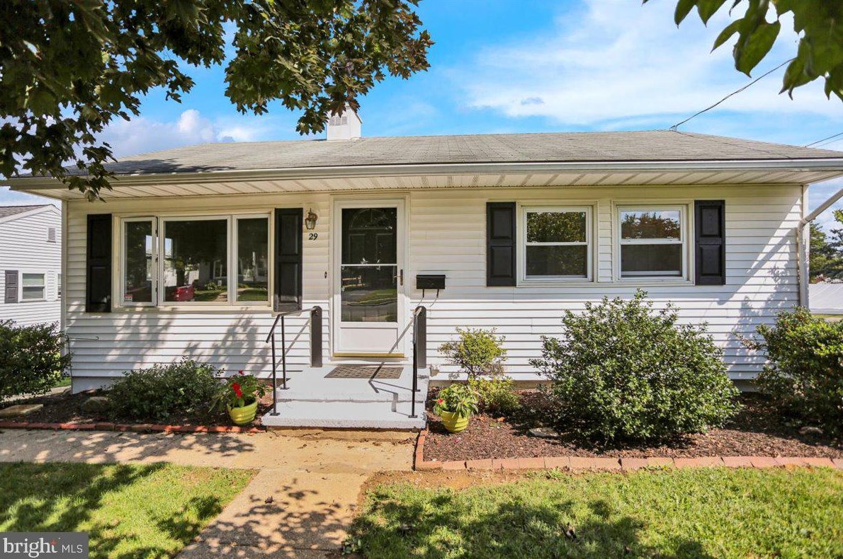 29 Hain Ave, Wernersville, PA 19565-1903