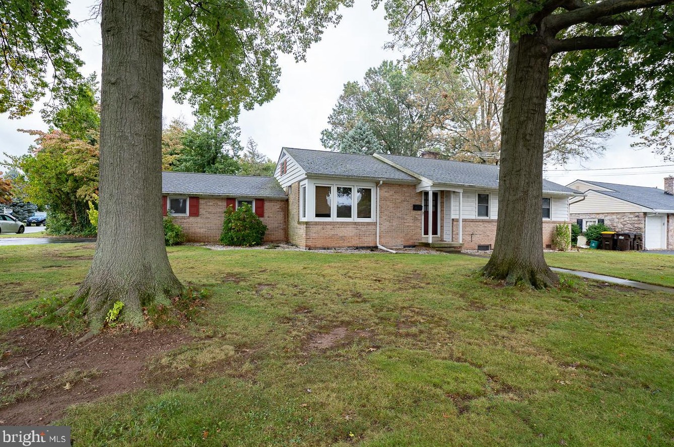 3 Stauffer Dr, Spangsville, PA 19512-1226