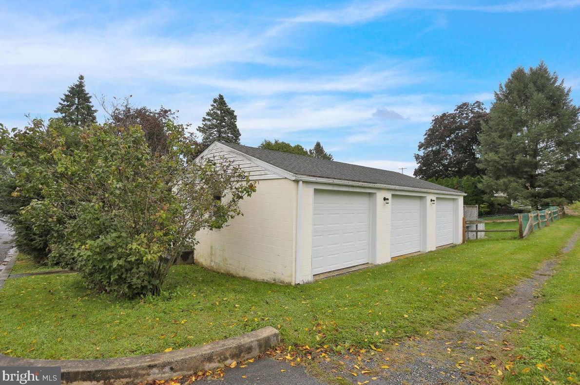 1207 Broadway Blvd, Reading PA  19607-1707 exterior