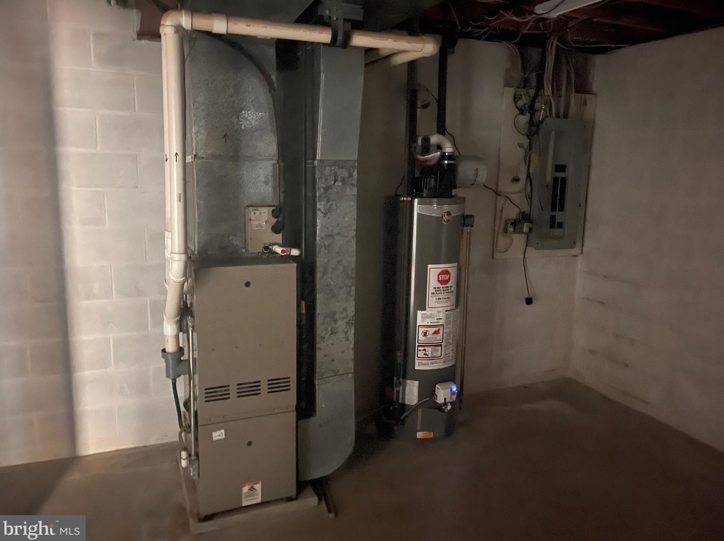 1197 Ashbourne Dr, Reading PA  19605-3225 exterior