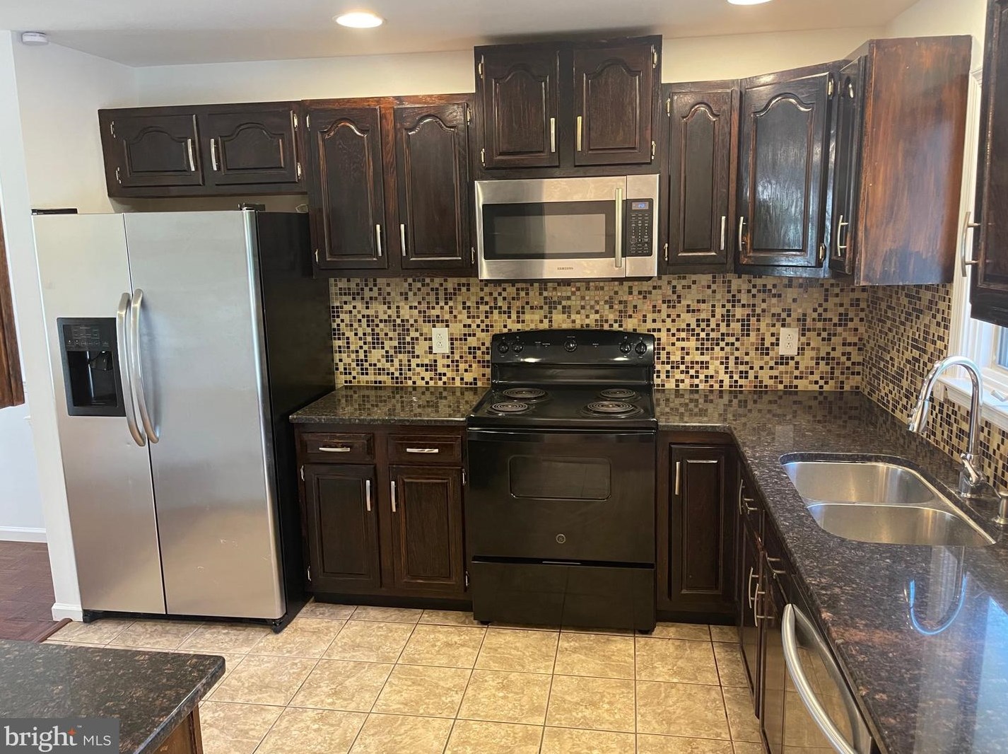 1197 Ashbourne Dr, Reading PA  19605-3225 exterior