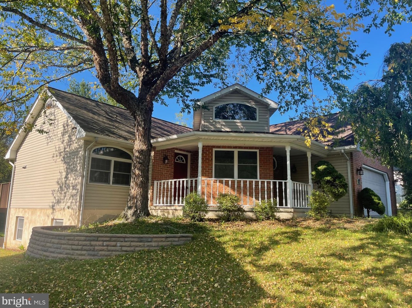 1197 Ashbourne Dr, Reading, PA 19605-3225