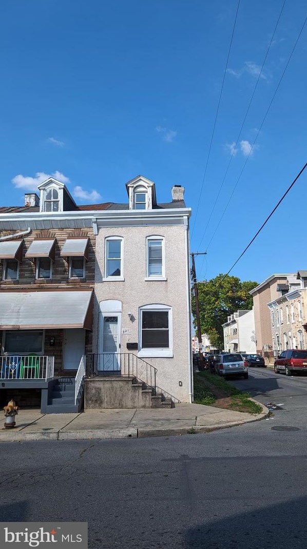921 Marion St, Reading, PA 19604-2105