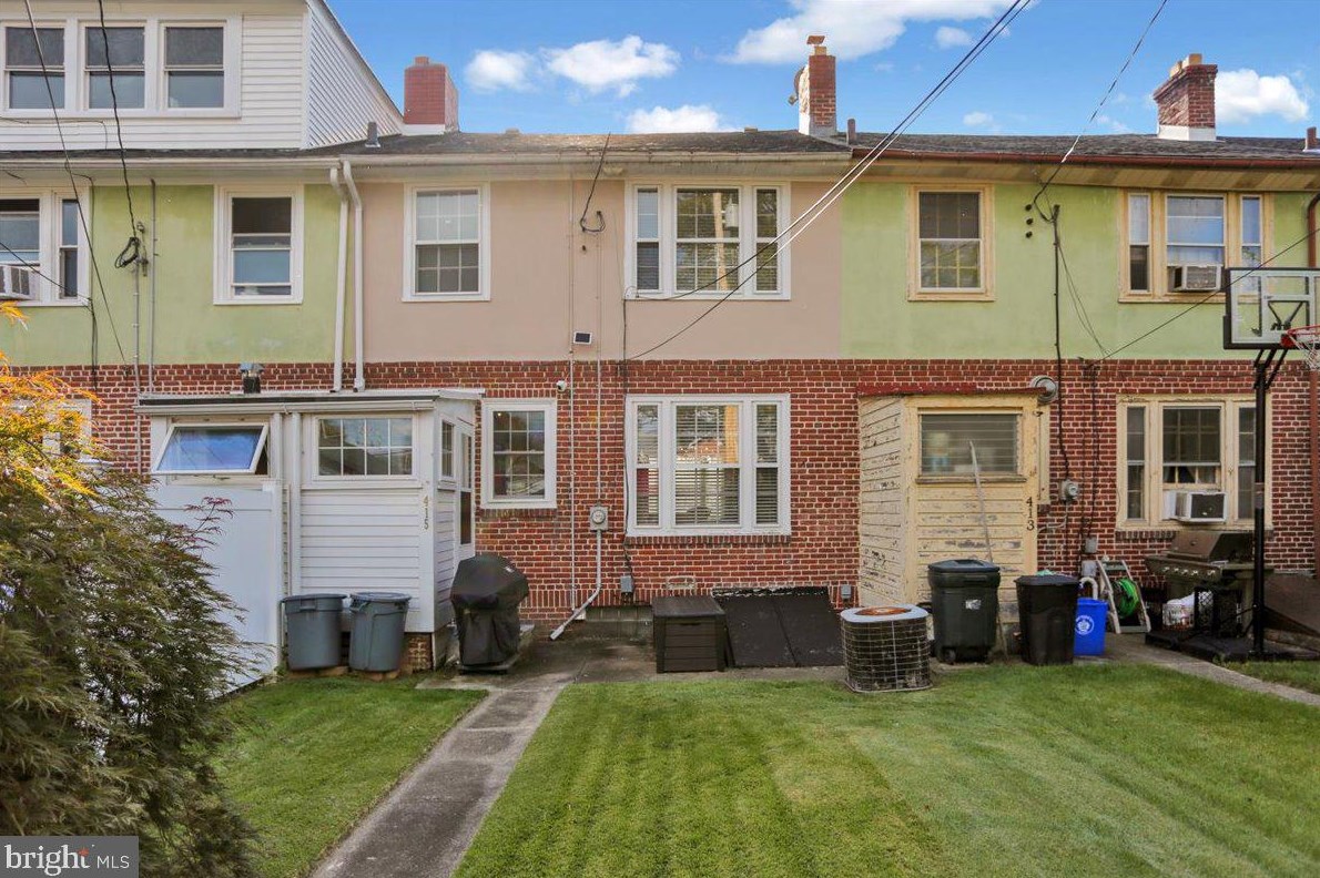 415 Ann St, Reading PA  19611-1304 exterior