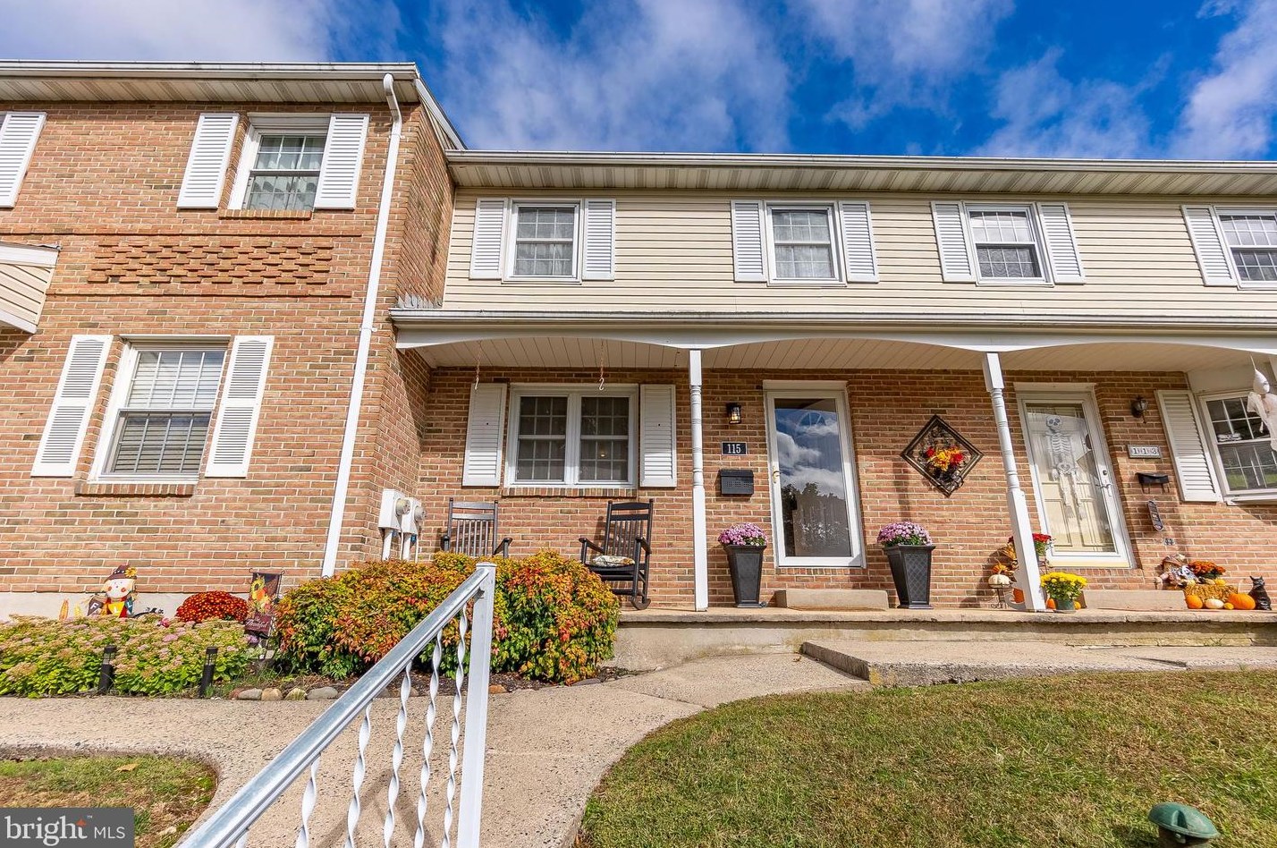 115 Village Dr, Spangsville, PA 19512-2034