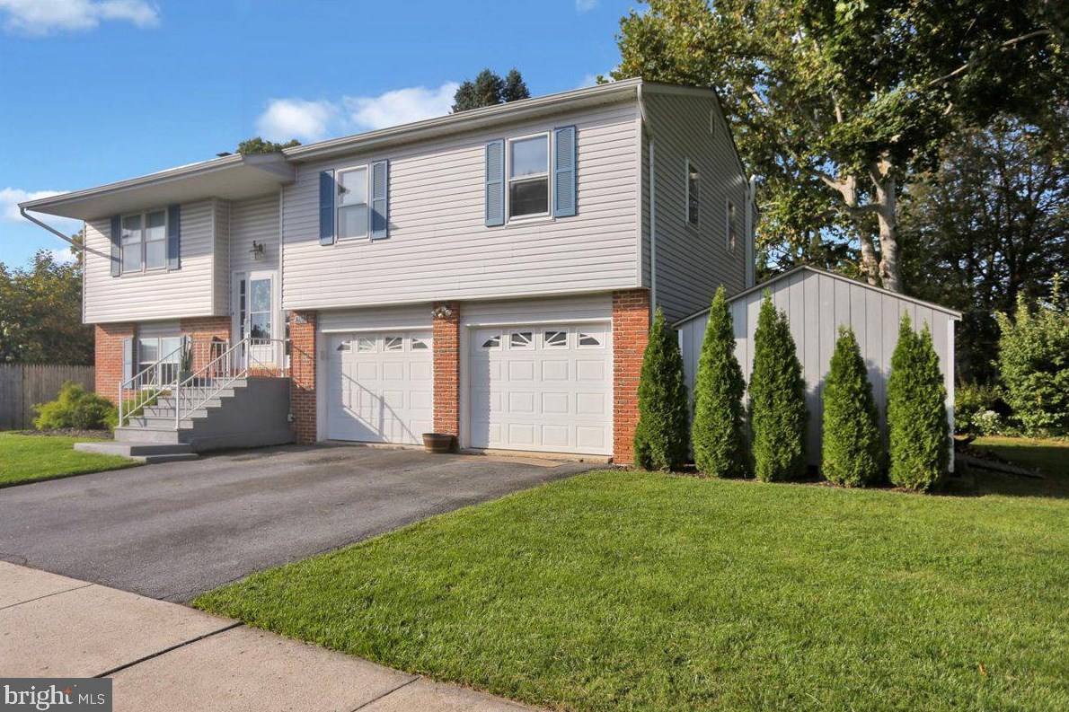 922 Clover Dr, Reading, PA 19610-1543