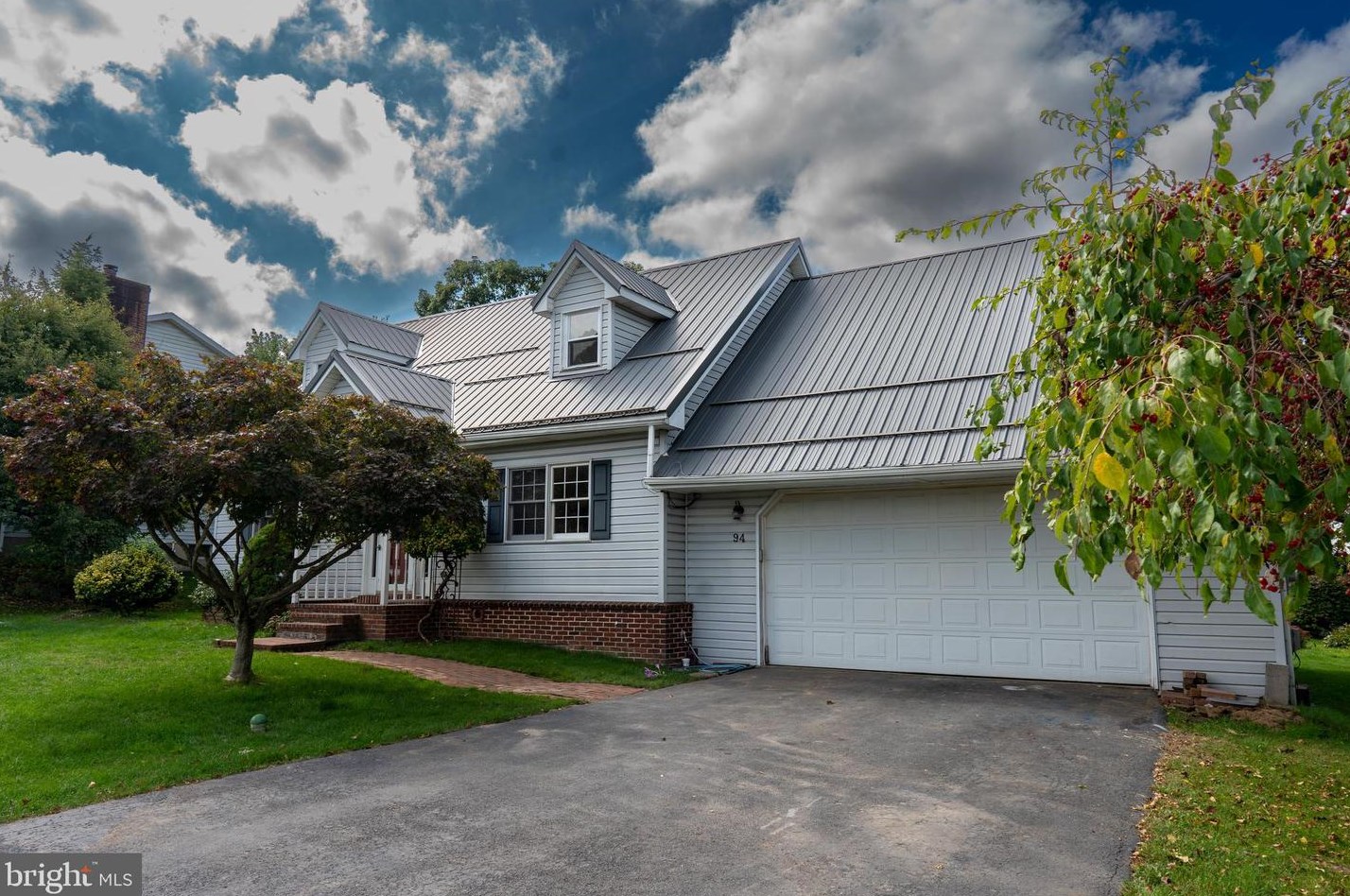 94 Hoch Ave, Topton, PA 19562-1738