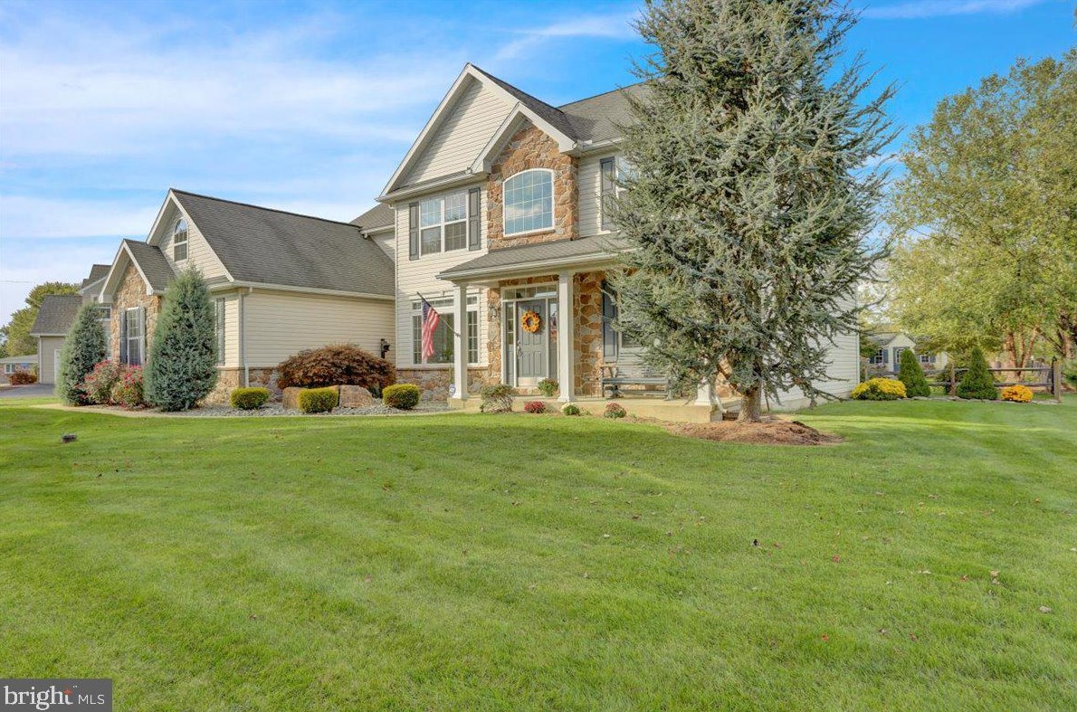 421 Middlecreek Dr, Basket, PA 19547-8793