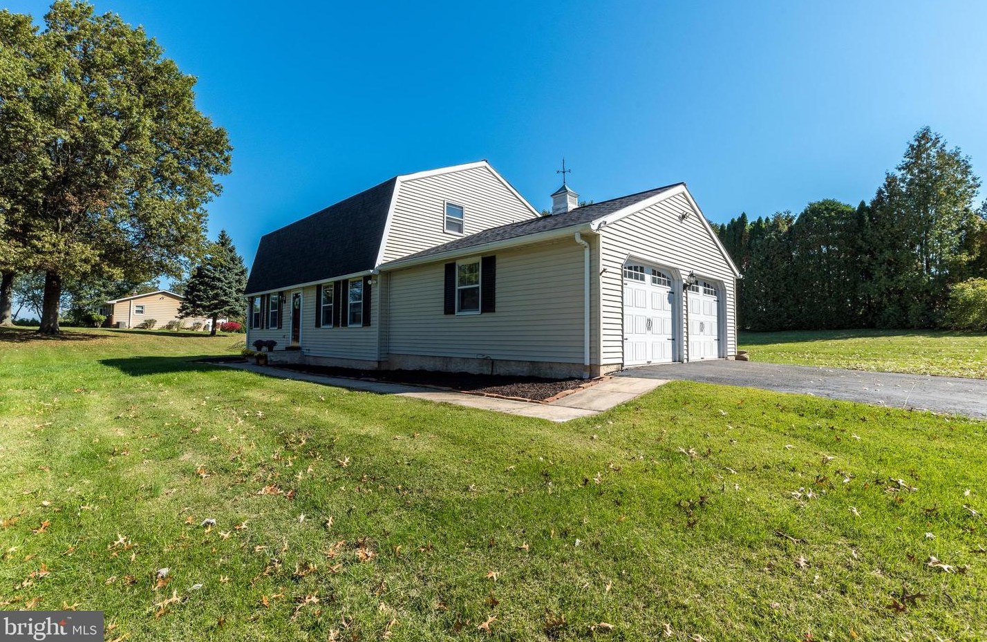 9 Hillcrest Dr, Spangsville, PA 19512-9202