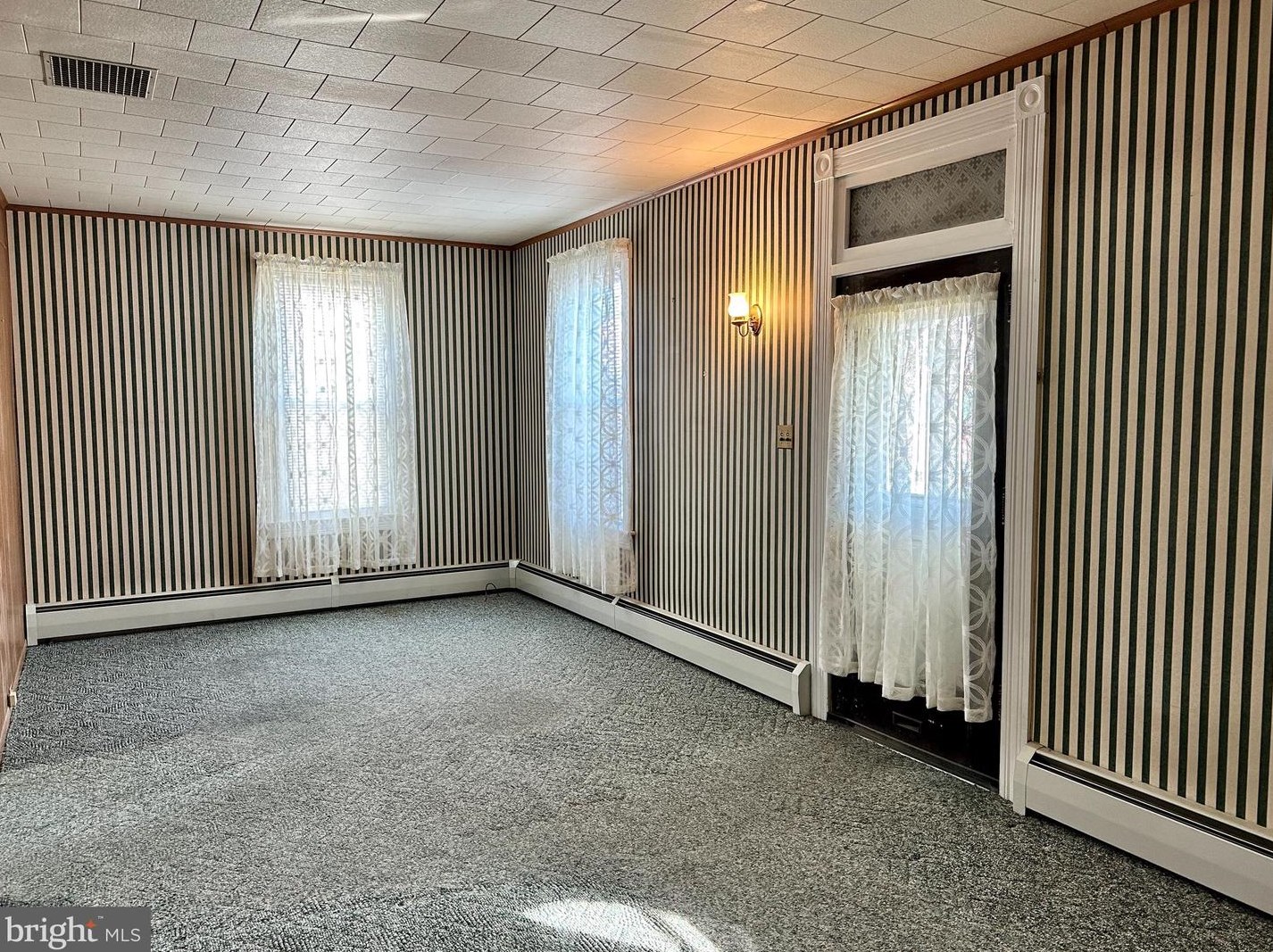 34 Woodrow Ave, Reading, PA 19608-1118