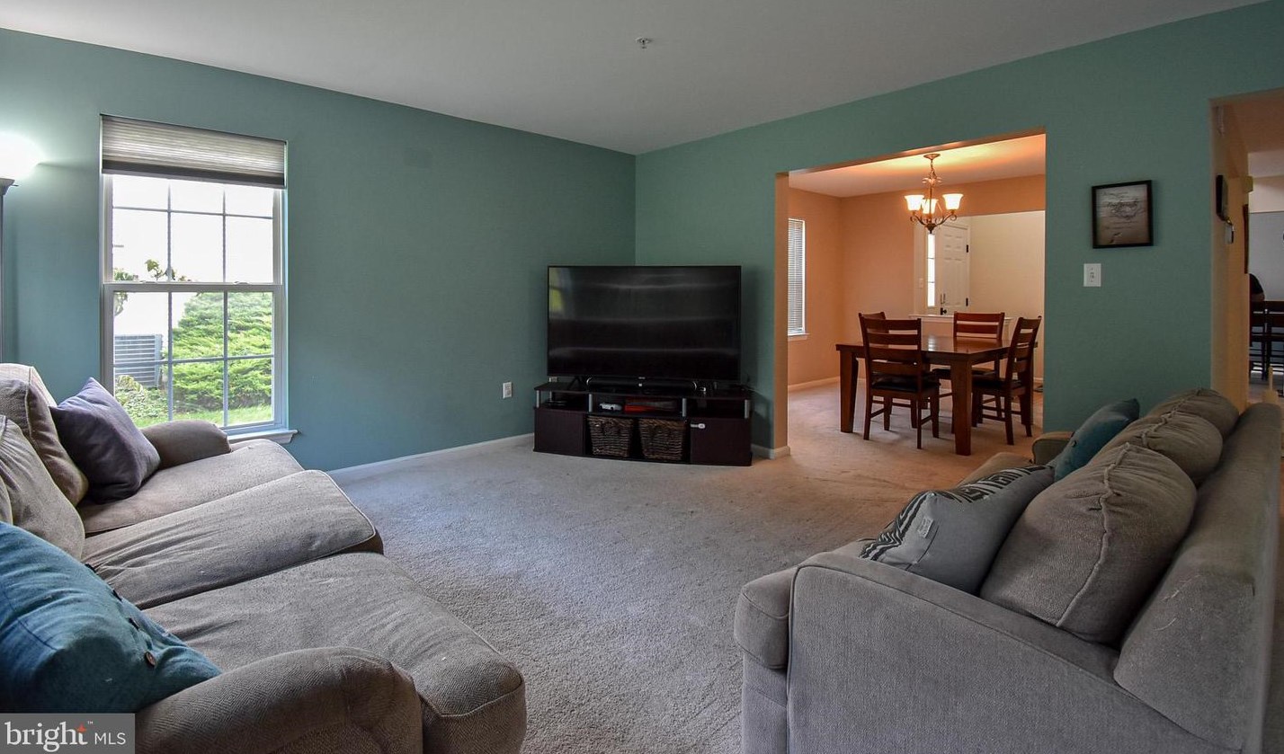 153 Waterford Ln, Reading PA 19606-9071 exterior