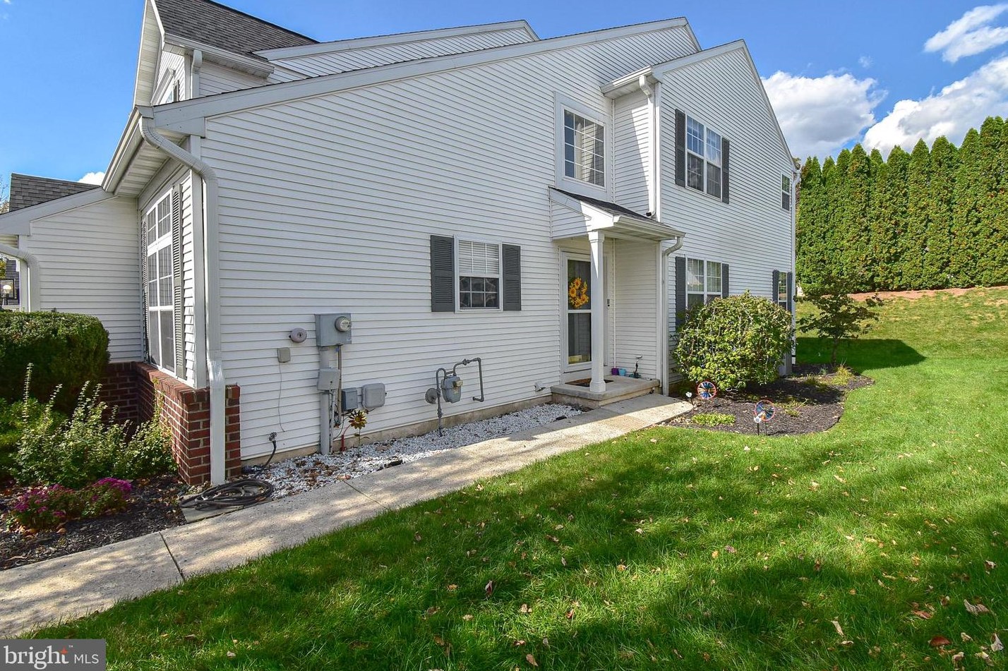 153 Waterford Ln, Reading, PA 19606-9070