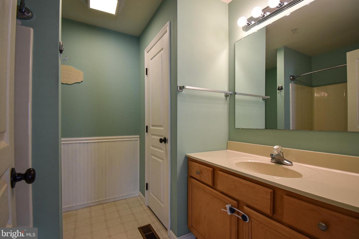 153 Waterford Ln, Reading PA 19606-9071 exterior