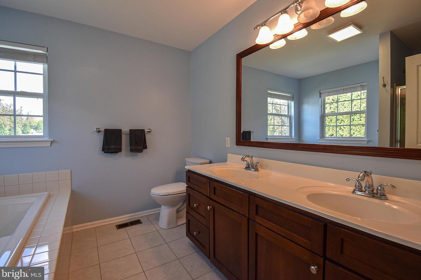 153 Waterford Ln, Reading PA 19606-9071 exterior