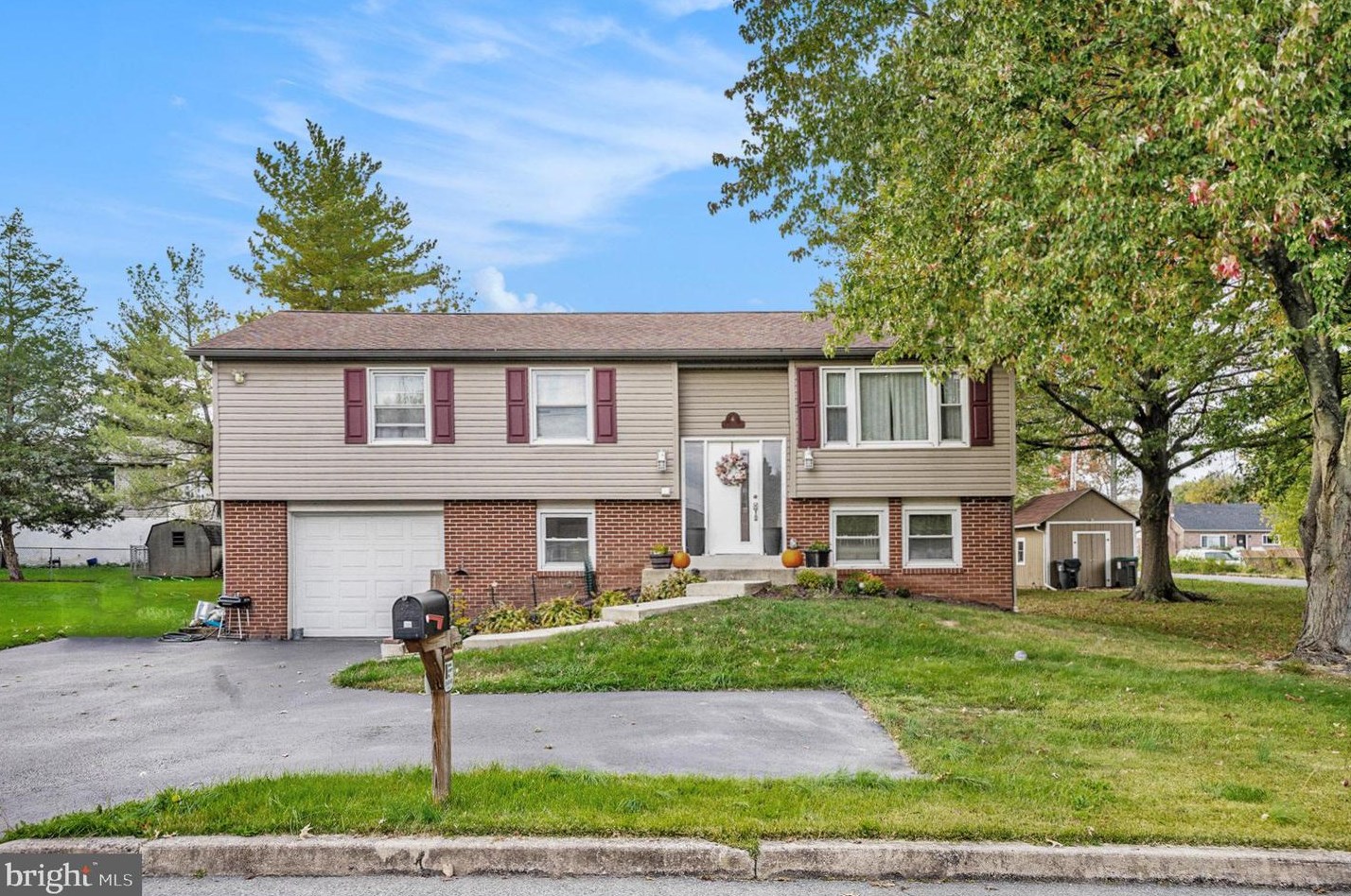 38 Hughes Ave, Spangsville, PA 19512-9649