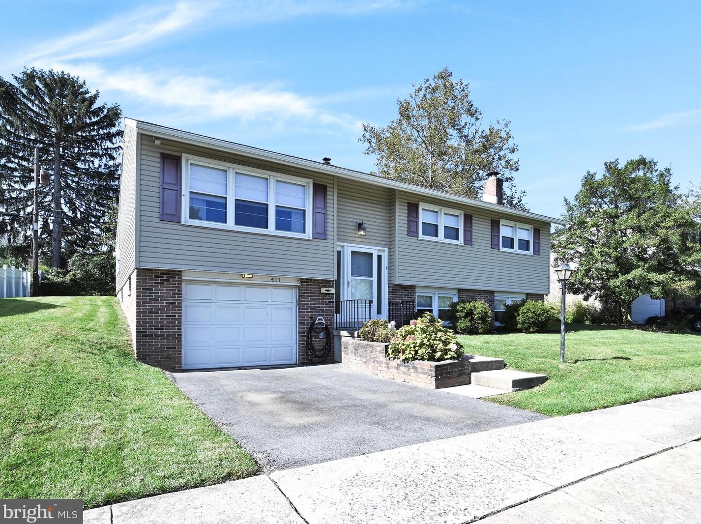 411 Governor Dr, Reading, PA 19607-2816