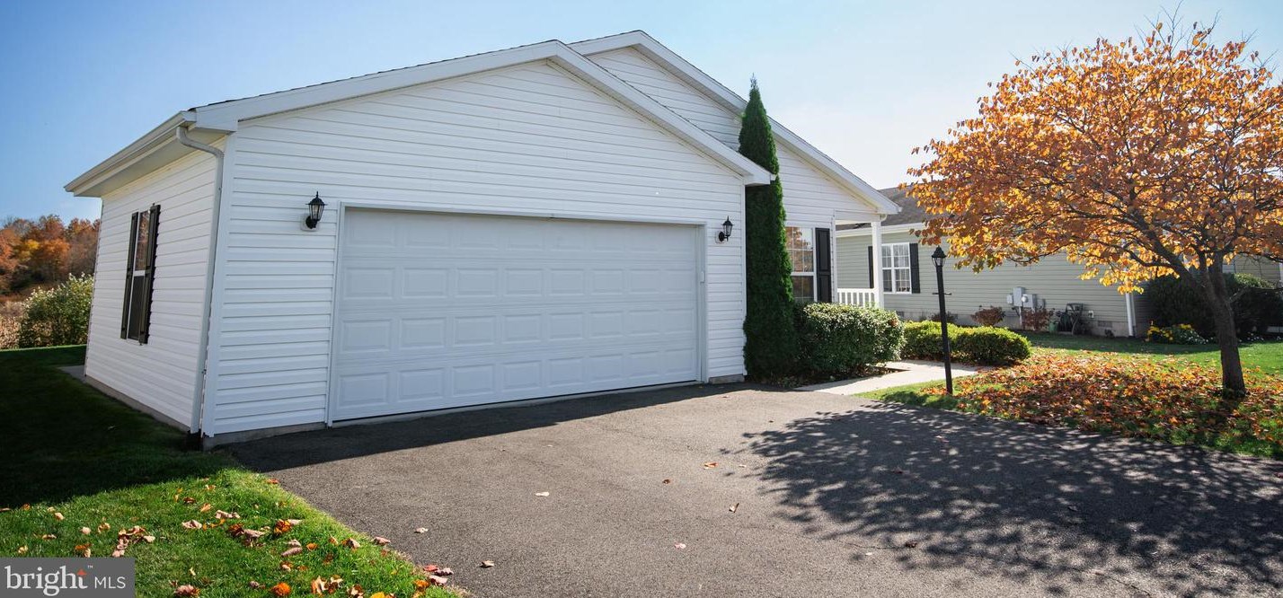 25 Eagles Watch, Bechtelsville, PA 19505-9071