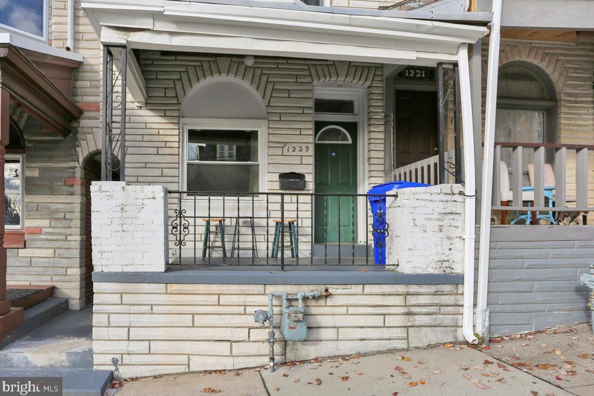 1229 Buttonwood St, Reading, PA 19604-2817