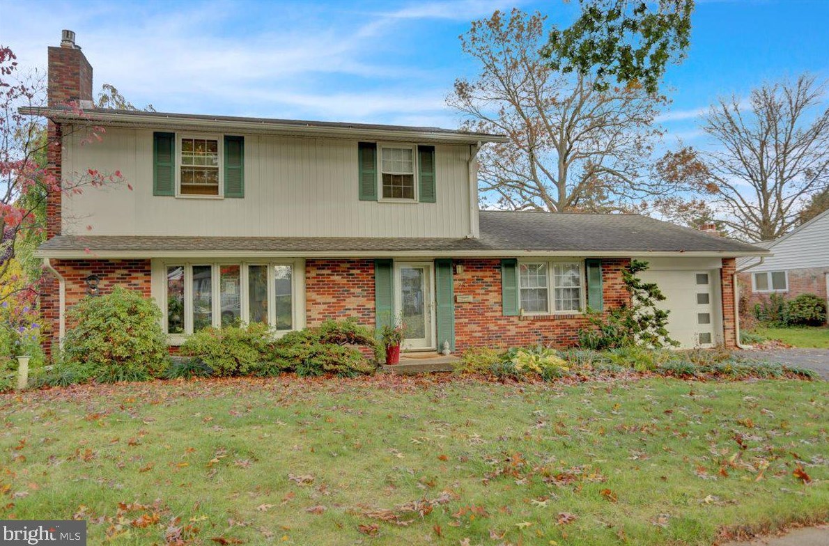 23 Cedarwood Rd, Reading, PA 19610-1909