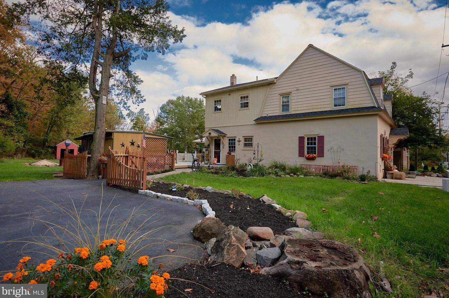 721 Shelbourne Rd, Reading, PA 19606-9561