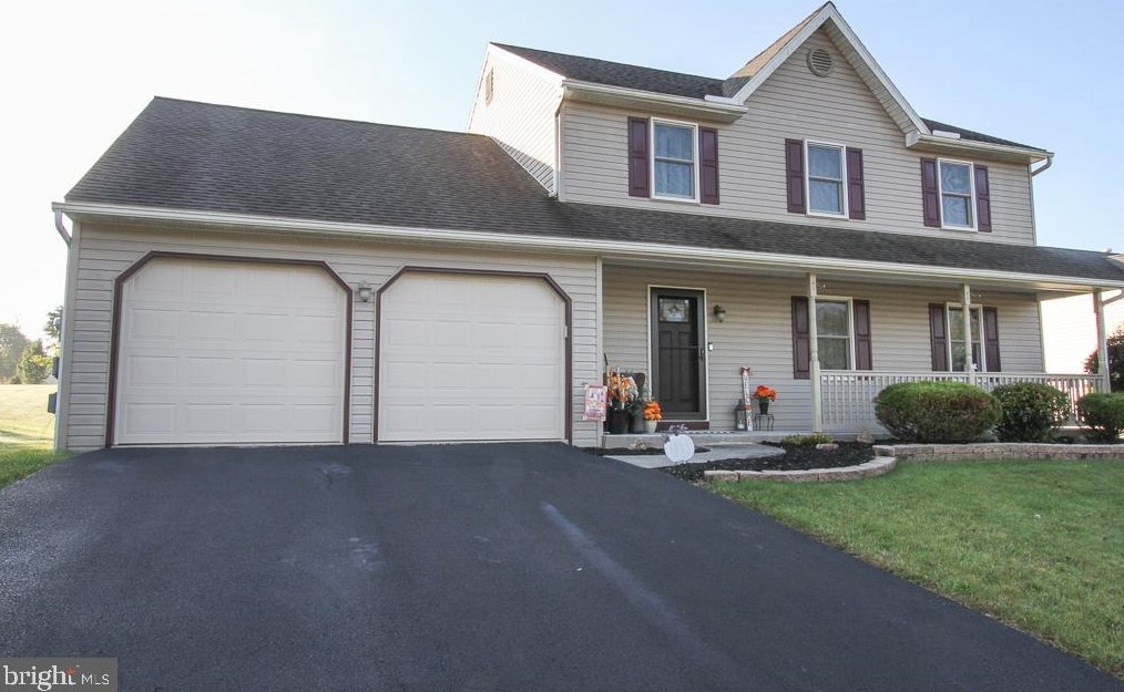 131 Fairway Dr, Reading, PA 19606-3677