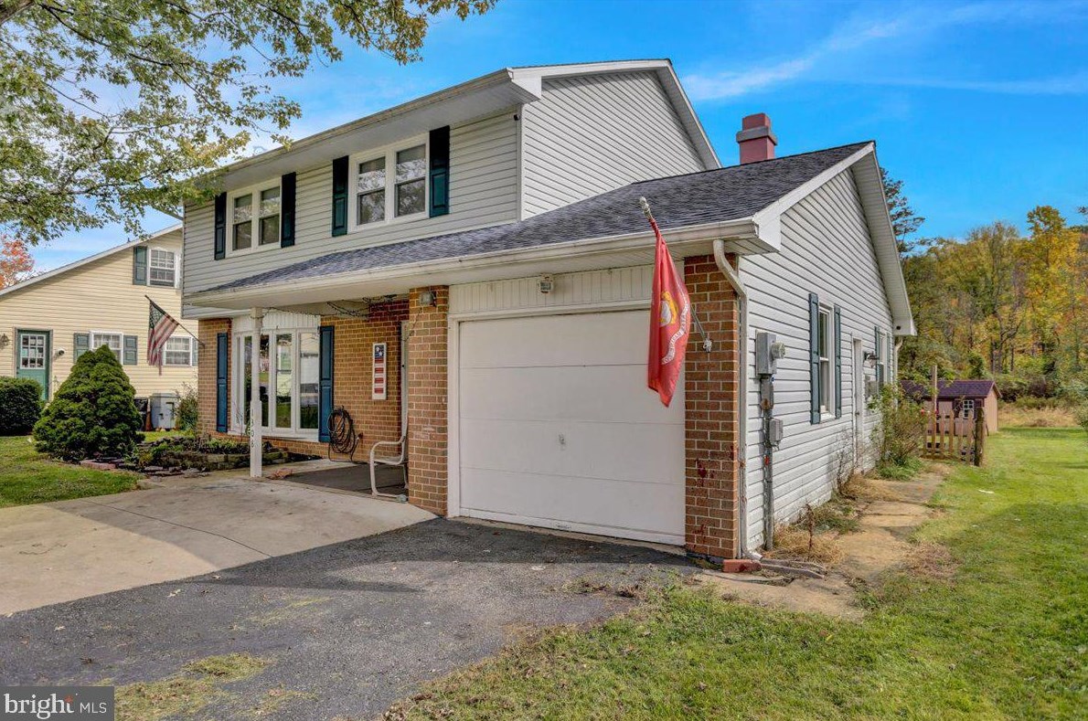 1308 Woodcrest Dr, Reading, PA 19607-2218