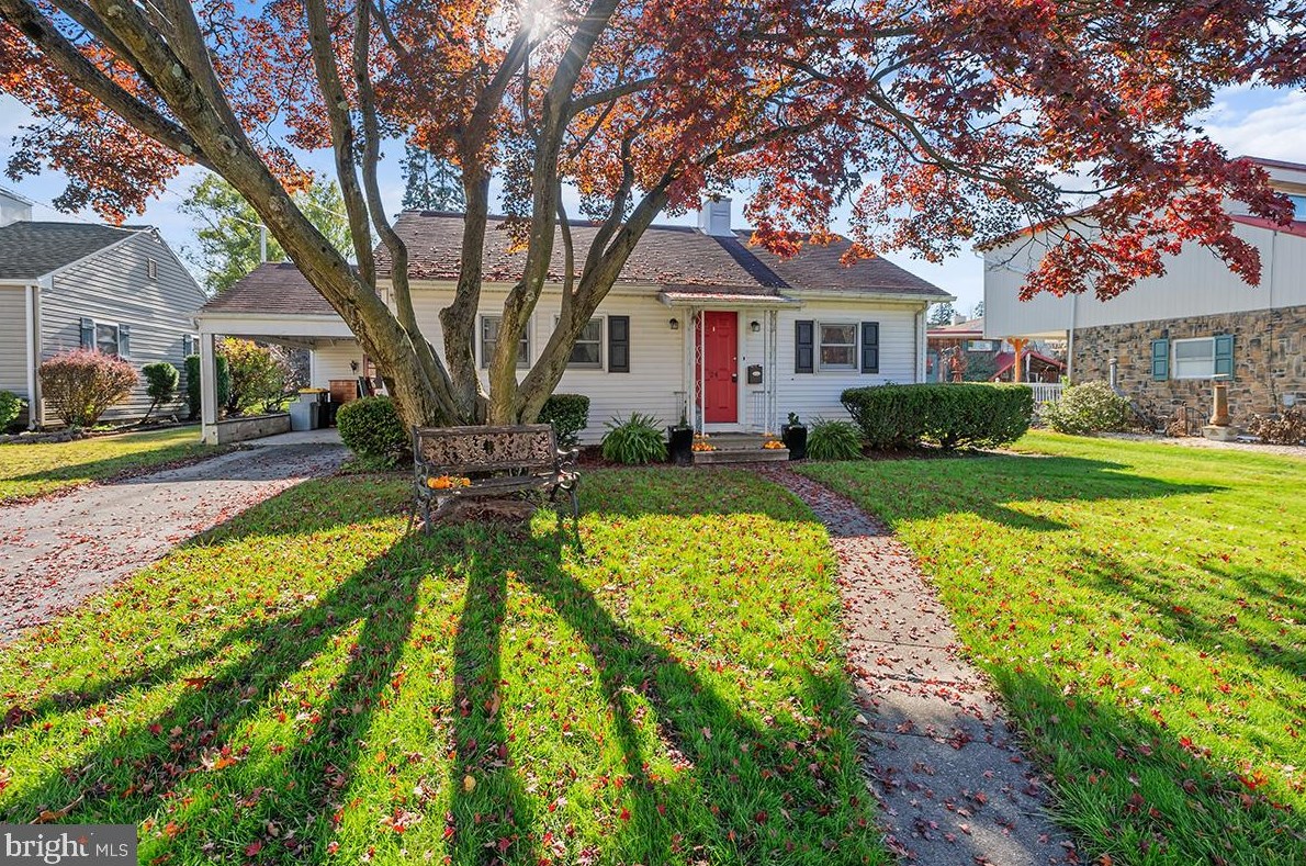 24 Lincoln Dr, Wernersville, PA 19565