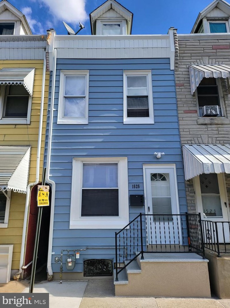 1525 Moss St, Reading PA  19604-1813 exterior