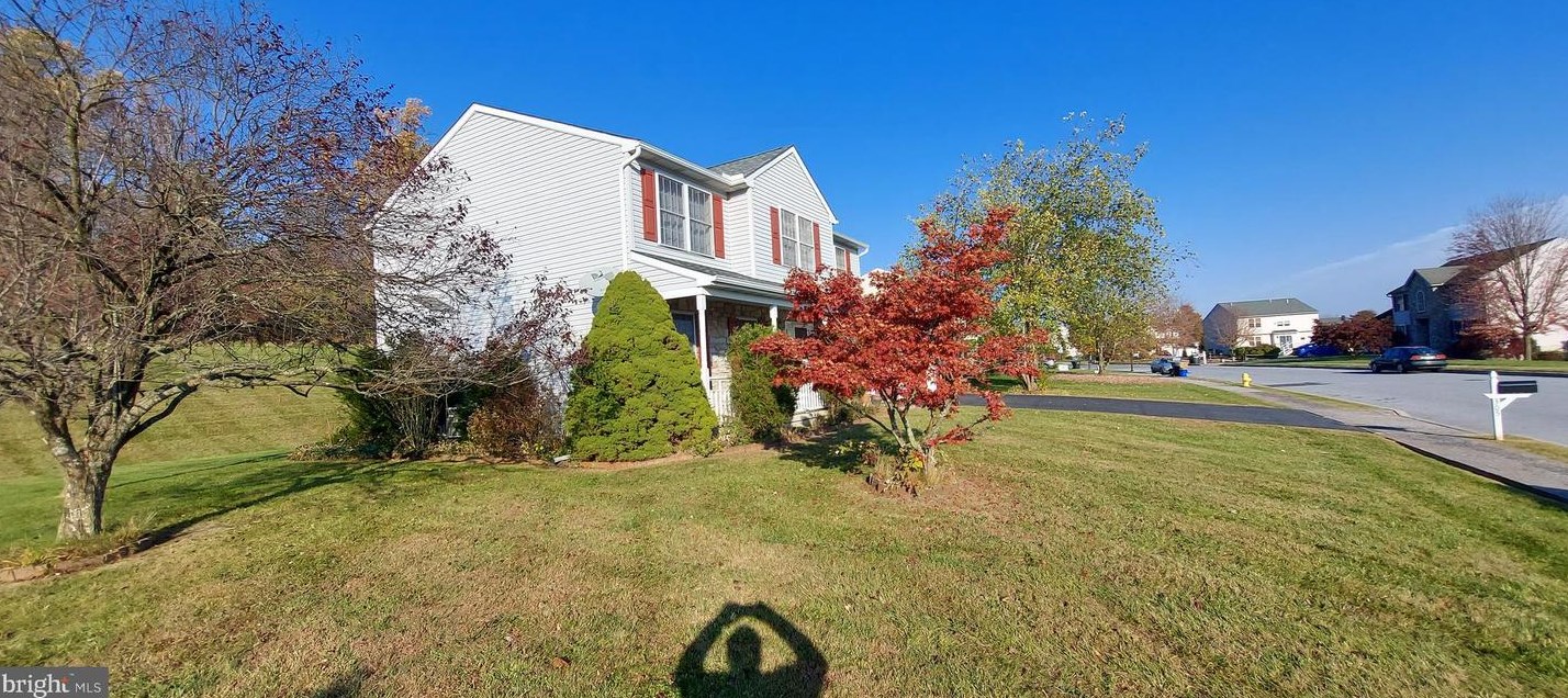 305 Kingston Dr, Douglassville, PA 19518-8723