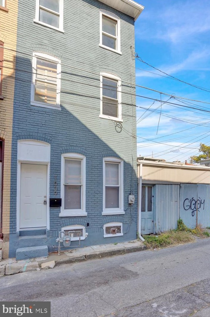 1039 Culvert St, Reading PA  19602-2547 exterior