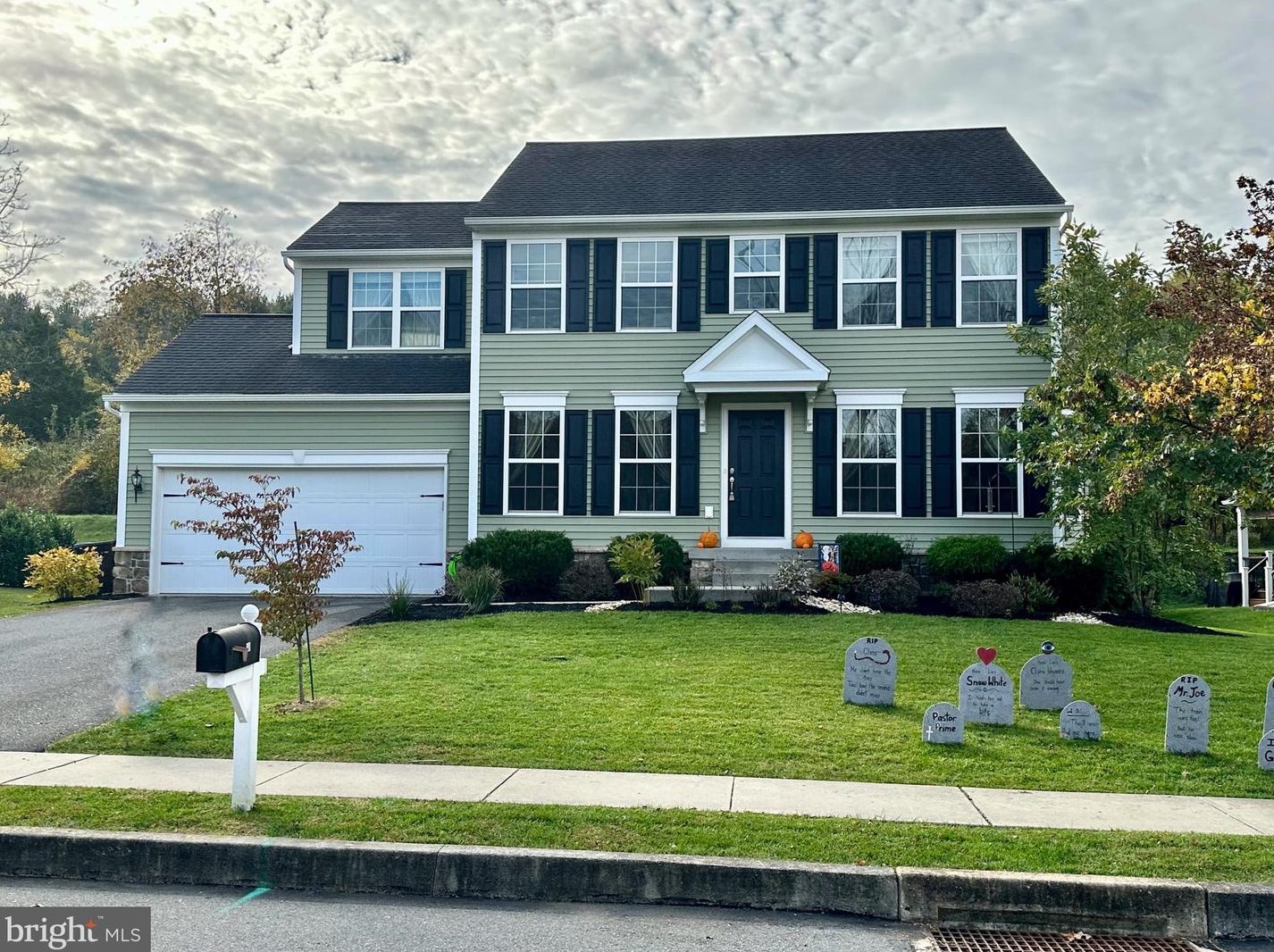 18 Winding Brook Ln, Reading, PA 19606-5106