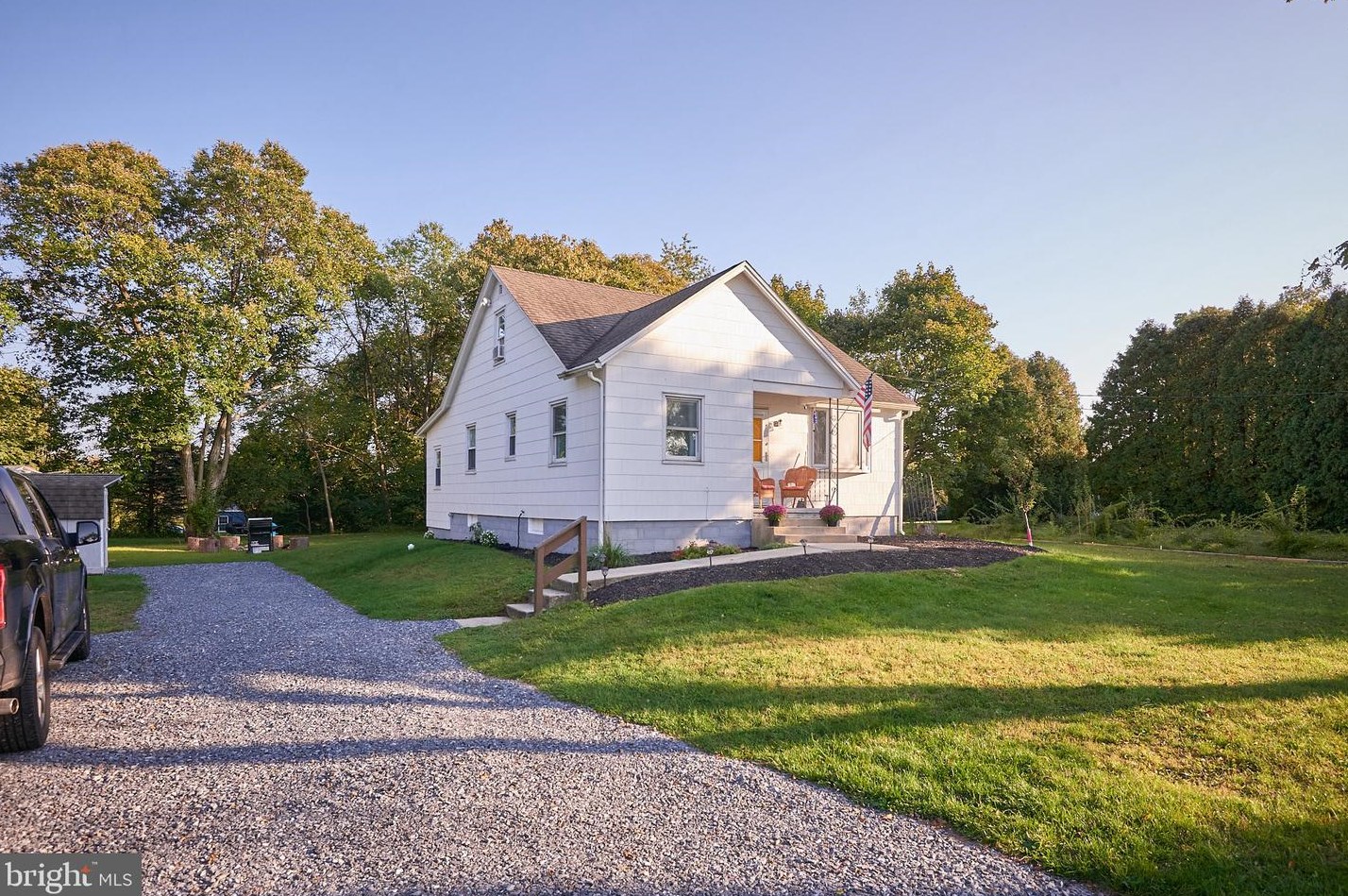 1120 Rebers Bridge Rd, Dauberville, PA 19533