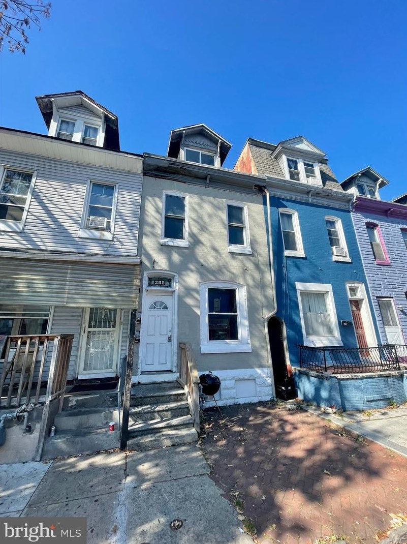 308 Front St, Reading PA  19601-2911 exterior