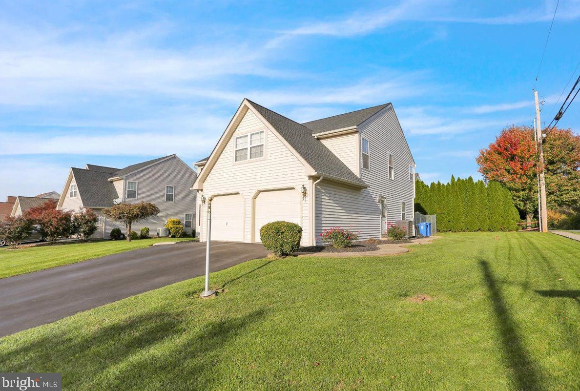 1001 Rosebud St, Reading, PA 19605-3275