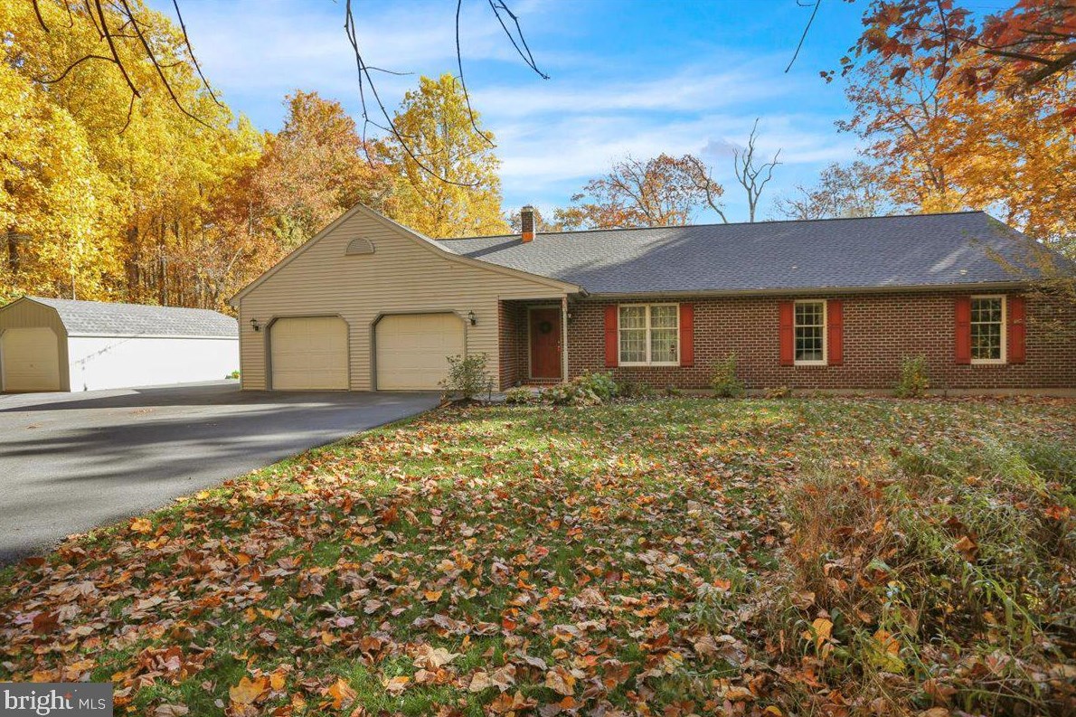 2581 Mountain Rd, Moselem, PA 19526