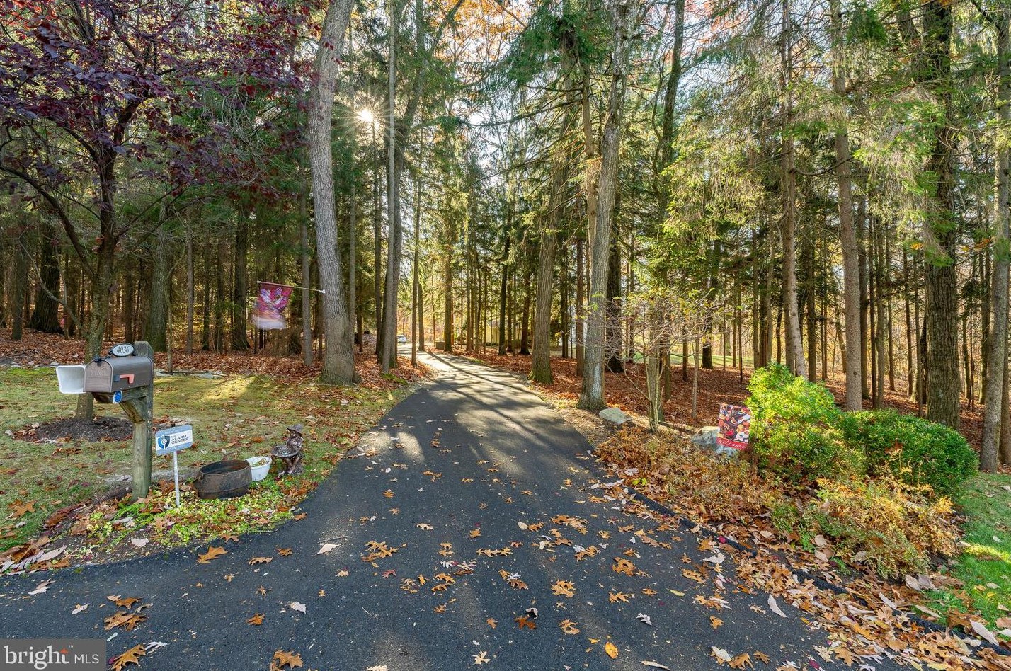 4036 Hillview Rd, Spring Valley, PA 19560