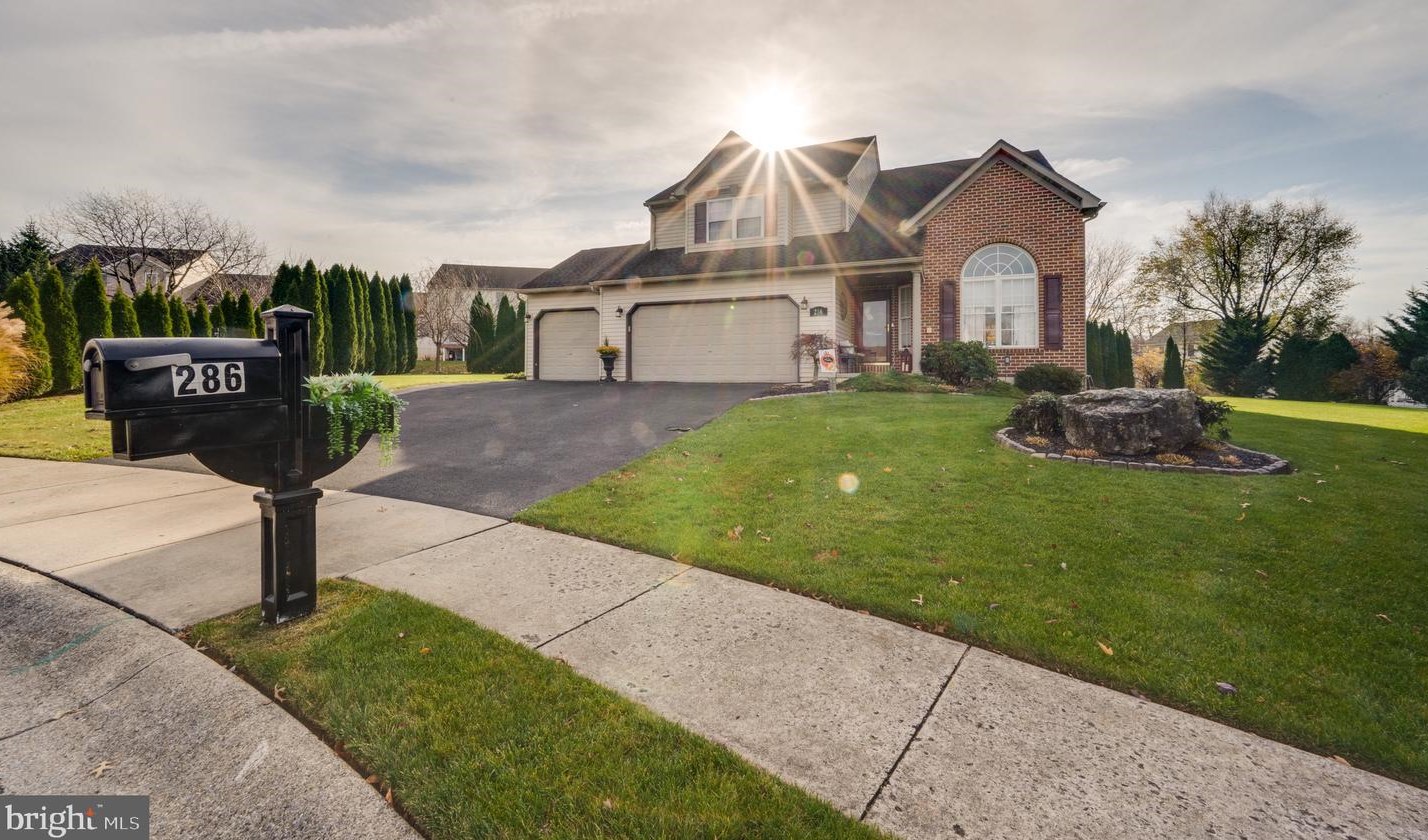 286 Longleaf Dr, Blandon, PA 19510
