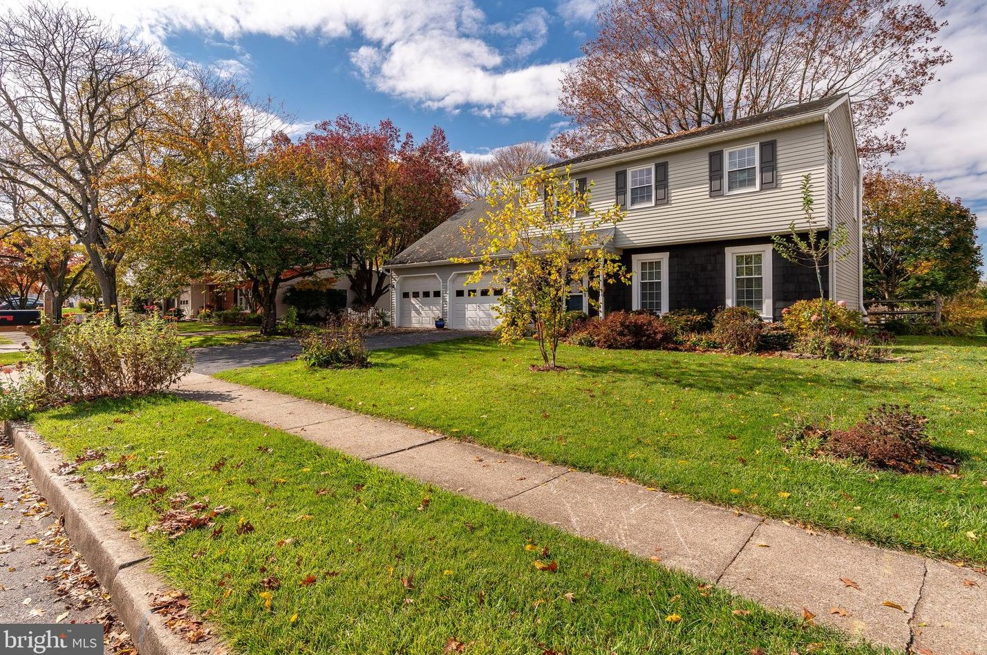 812 Apple Dr, Reading, PA 19610-1404