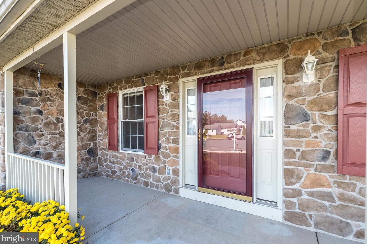 111 Crestwood Ct, Douglassville, PA 19518-1253