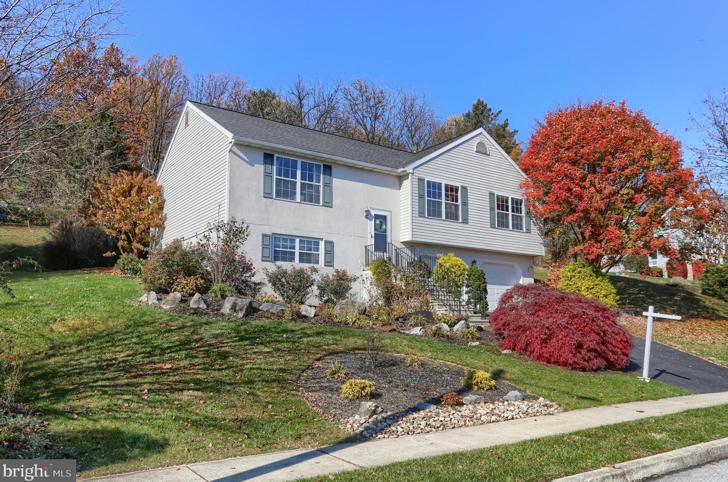 68 Patterson Dr, Robesonia, PA 19551