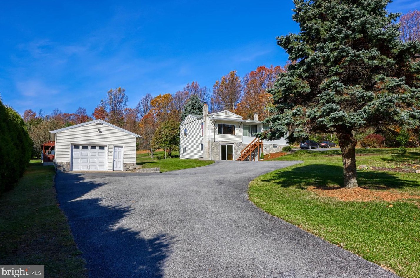 3062 Pricetown Rd, Spring Valley, PA 19560
