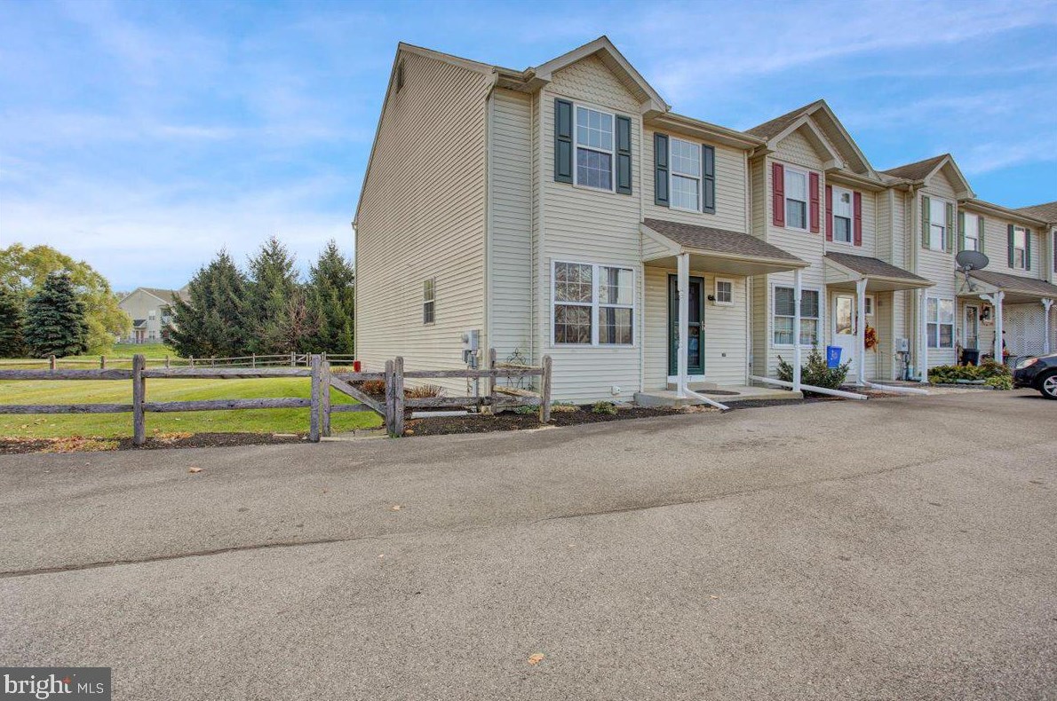 477 Hoch Rd, Blandon, PA 19510