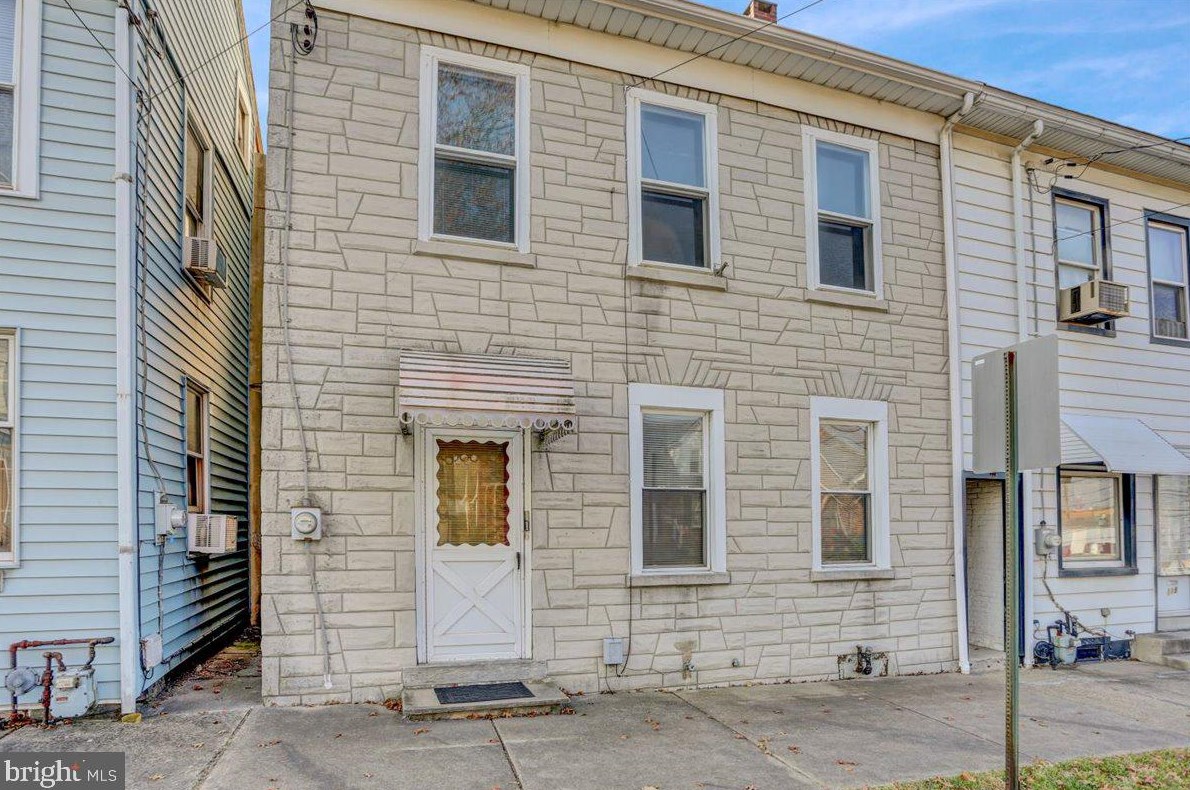 116 N Main St, Topton, PA 19562