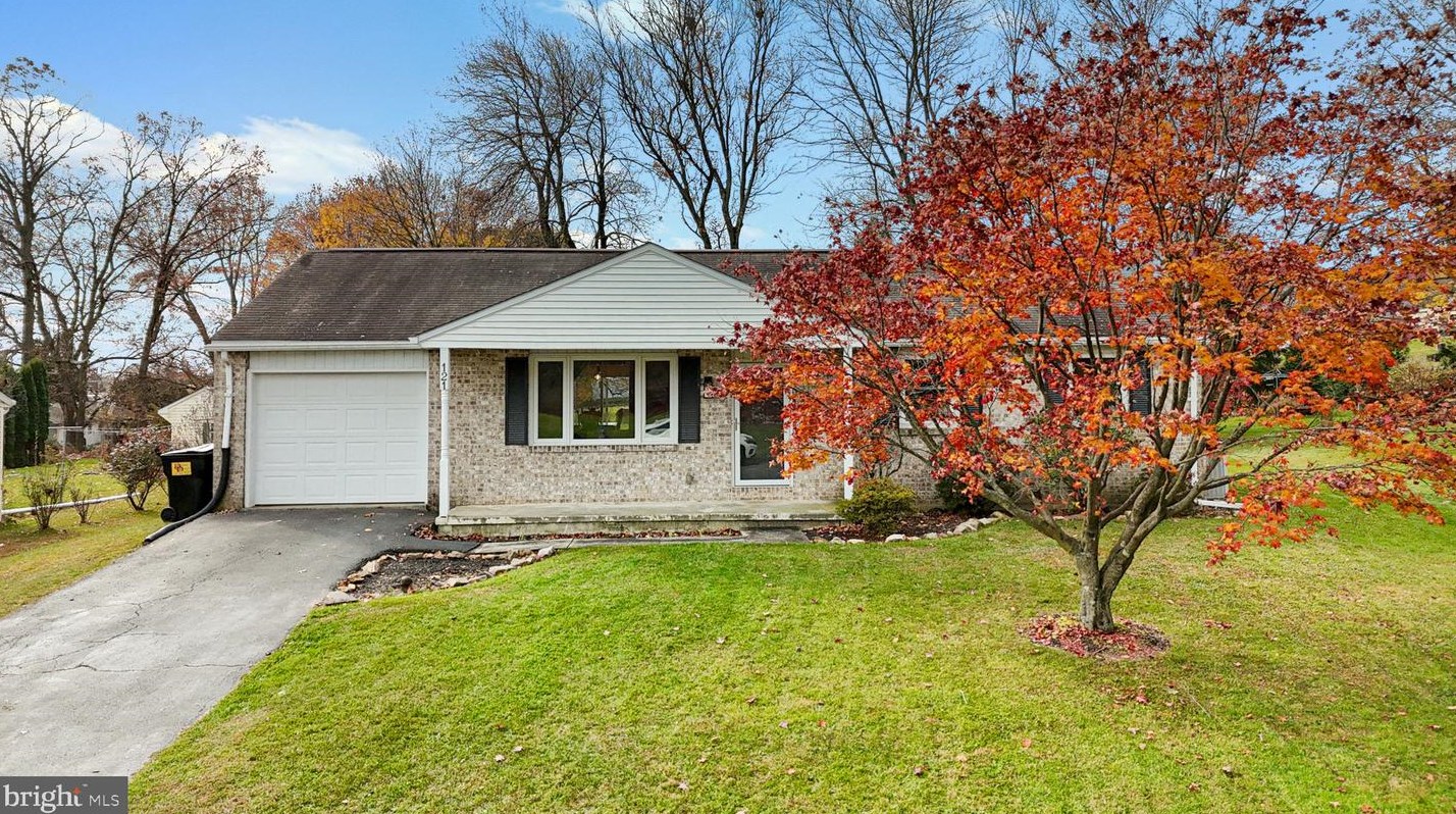 121 N 9th St, Bally, PA 19503
