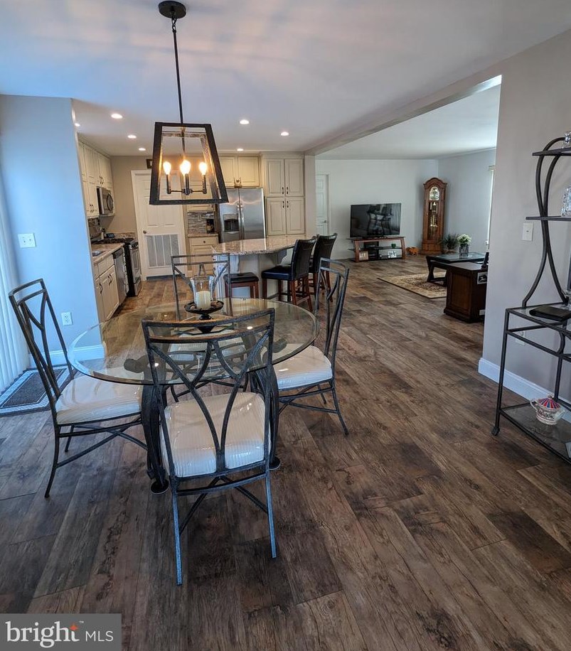 11 Dawn Dr, Douglassville, PA 19518