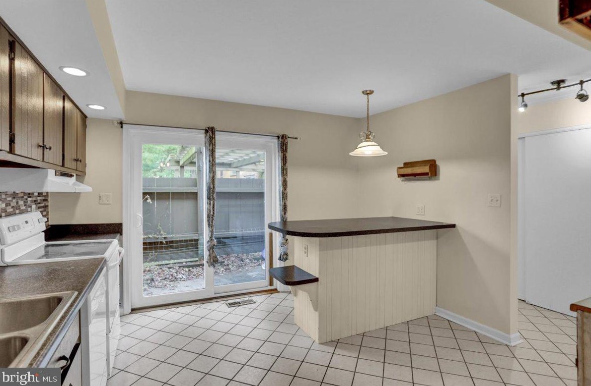 179 Oakmont Ct, Reading PA  19607-3406 exterior