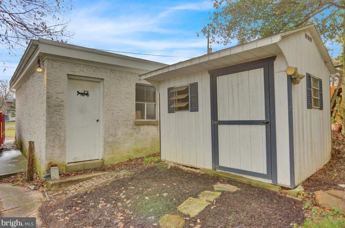 121 New Holland Ave, Reading PA  19607-2541 exterior