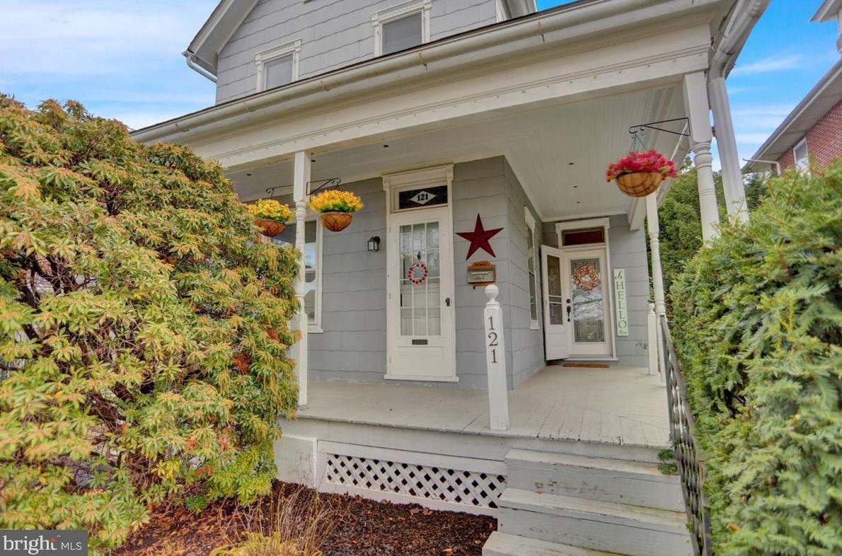 121 New Holland Ave, Reading PA  19607-2541 exterior