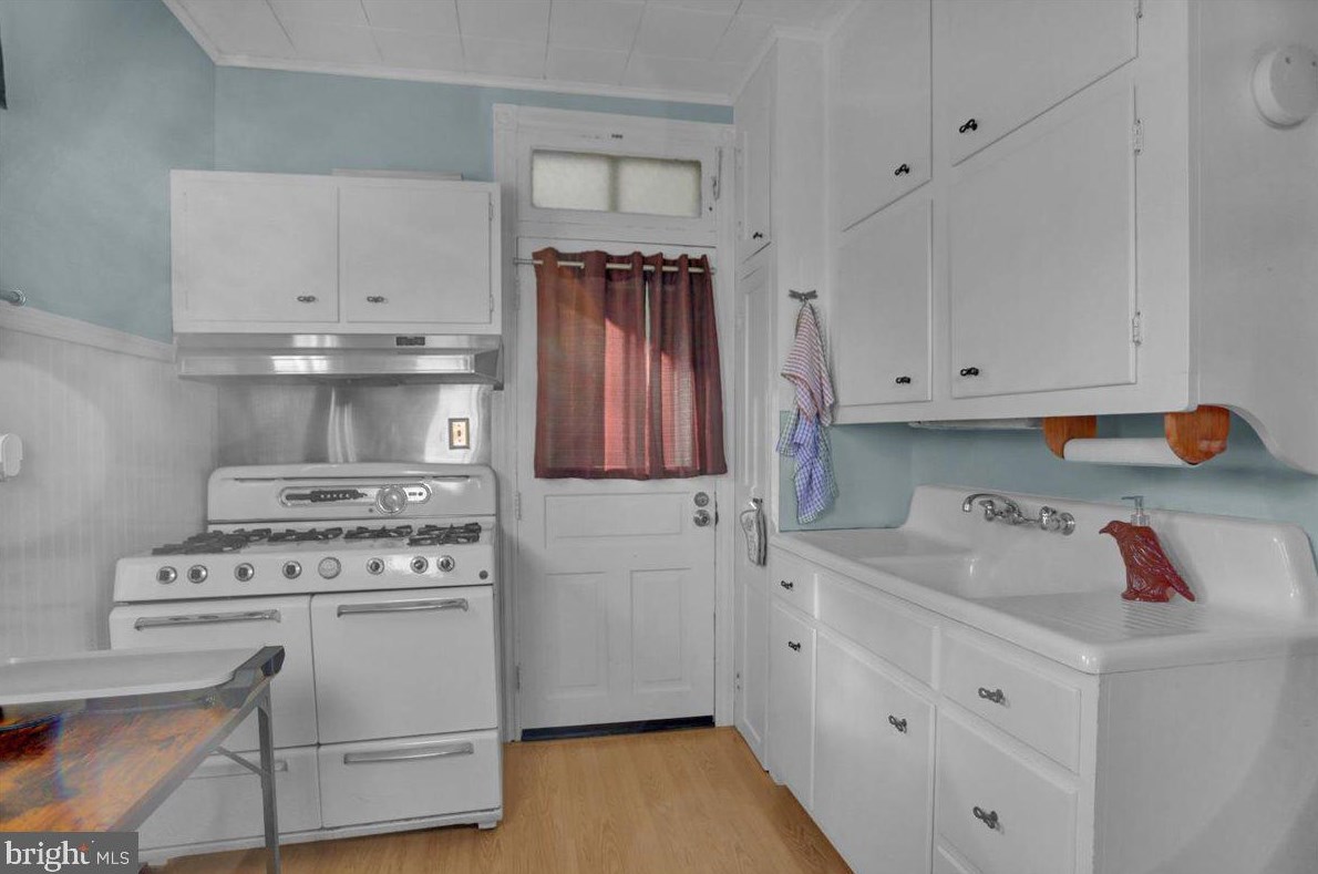 121 New Holland Ave, Reading PA  19607-2541 exterior